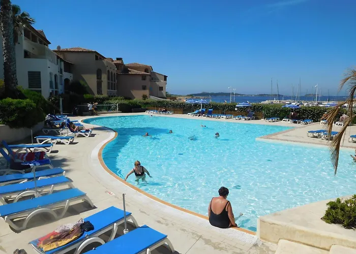 Superbe T2 Face Avec Piscine Daire